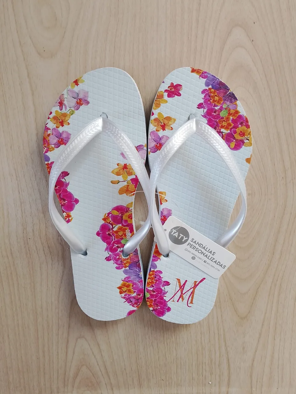 Chinelos personalizados para casamento produzidos pela Taty, referência real 13.