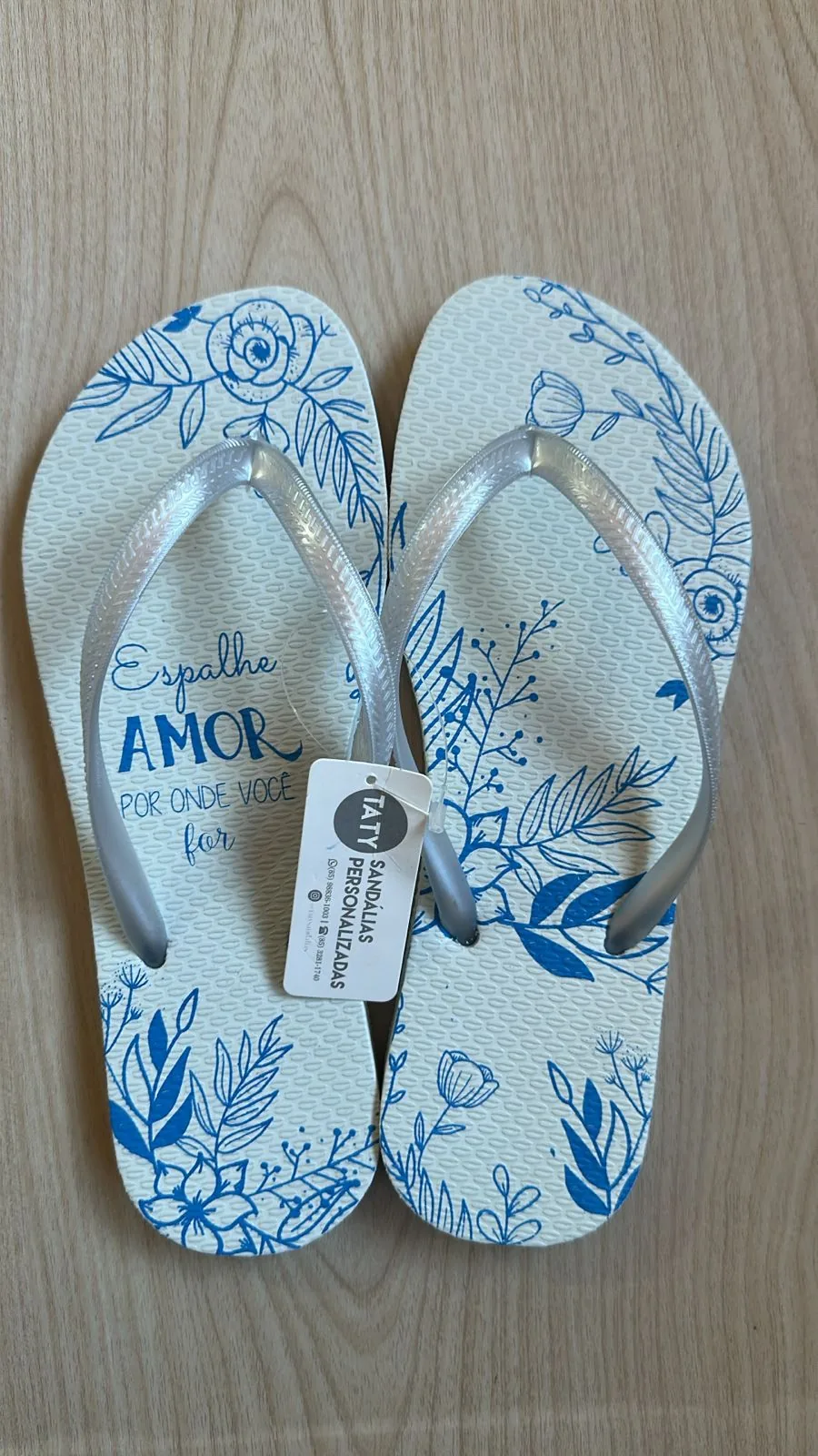 Chinelos personalizados para casamento produzidos pela Taty, referência real 41.