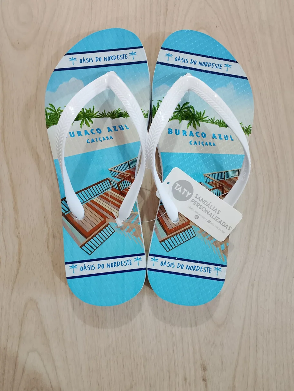 Chinelos corporativos personalizados com impressão digital, produção real da Taty, referência atualizada 12.