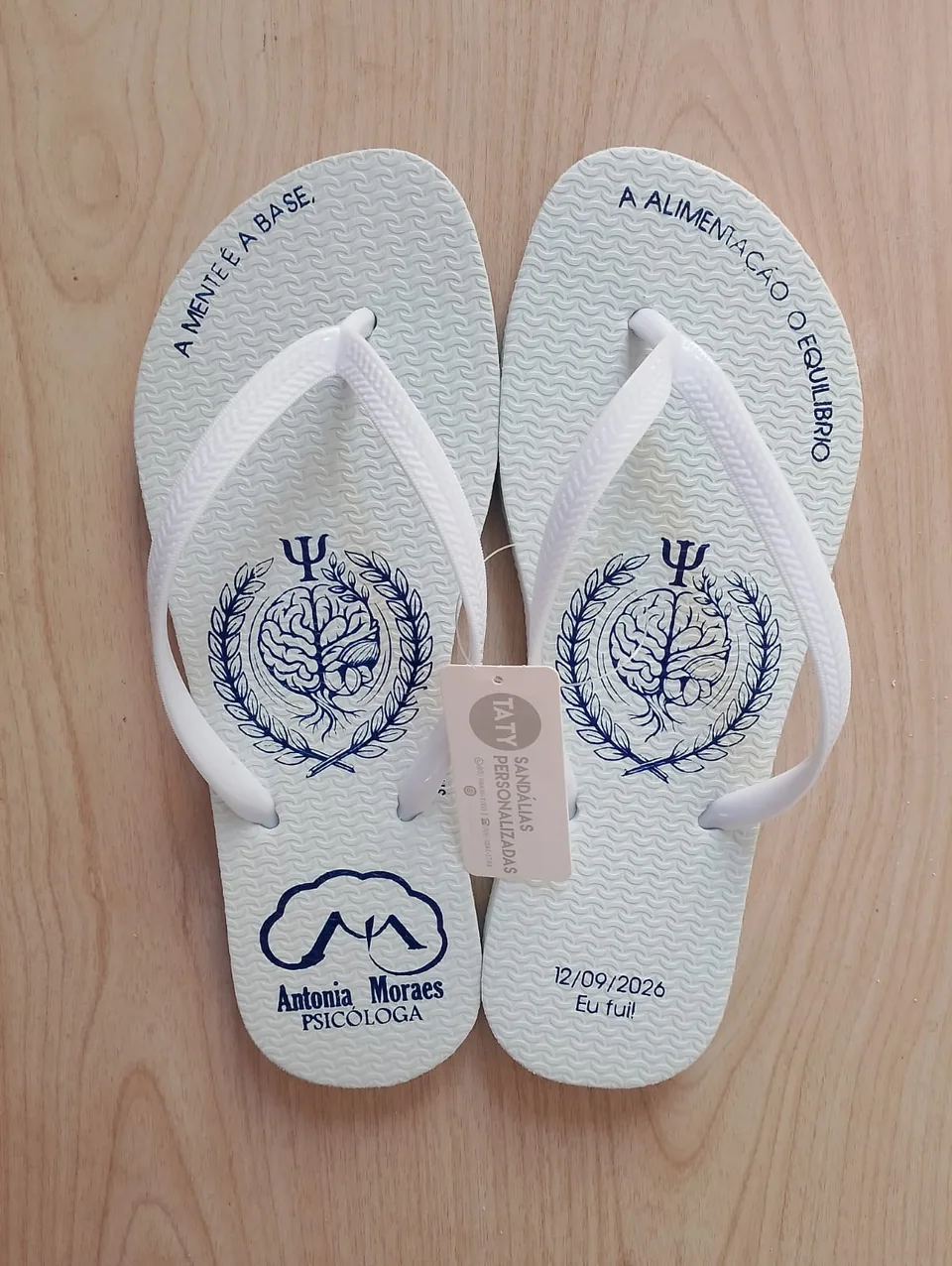 Chinelos personalizados para formatura produzidos pela Taty, referência real 02.