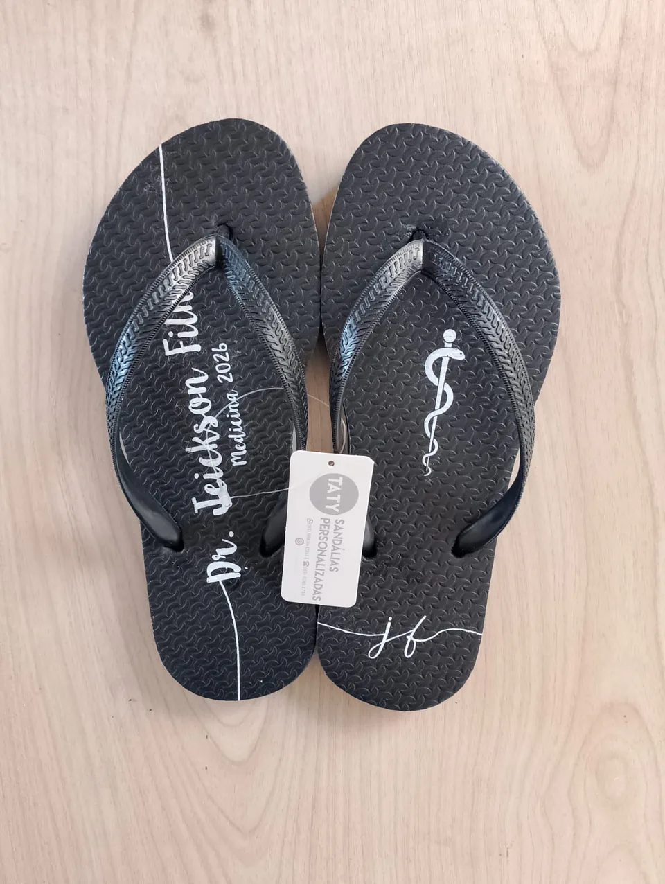 Chinelos personalizados para formatura produzidos pela Taty, referência real 04.