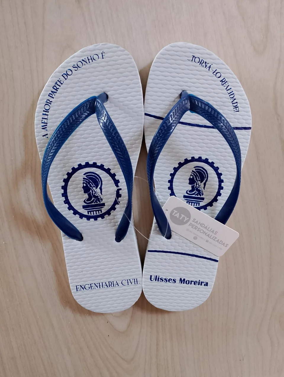 Chinelos personalizados para formatura produzidos pela Taty, referência real 11.