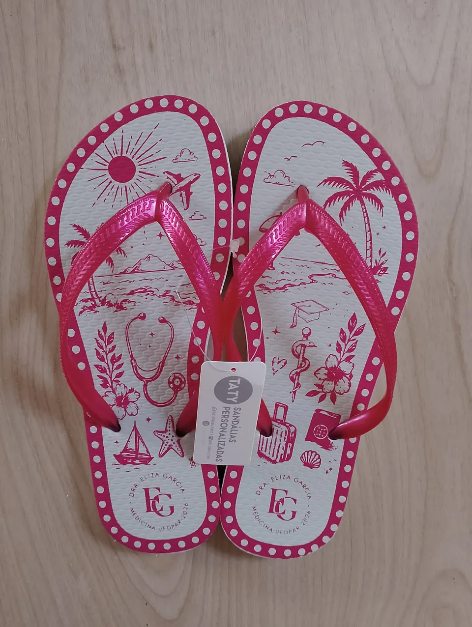 Chinelos personalizados para formatura produzidos pela Taty, referência real 12.