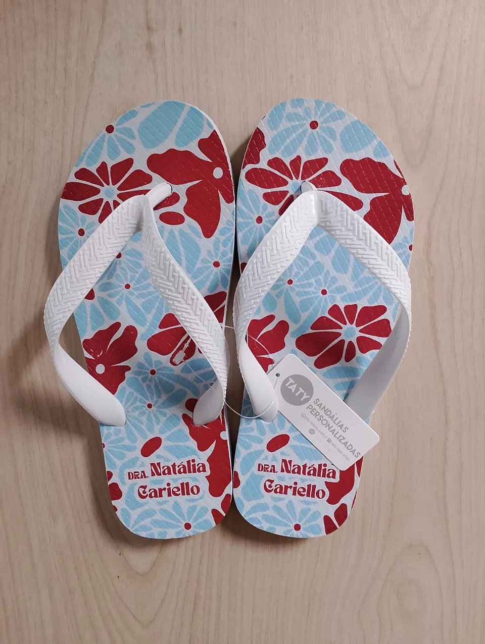 Chinelos personalizados para formatura produzidos pela Taty, referência real 13.