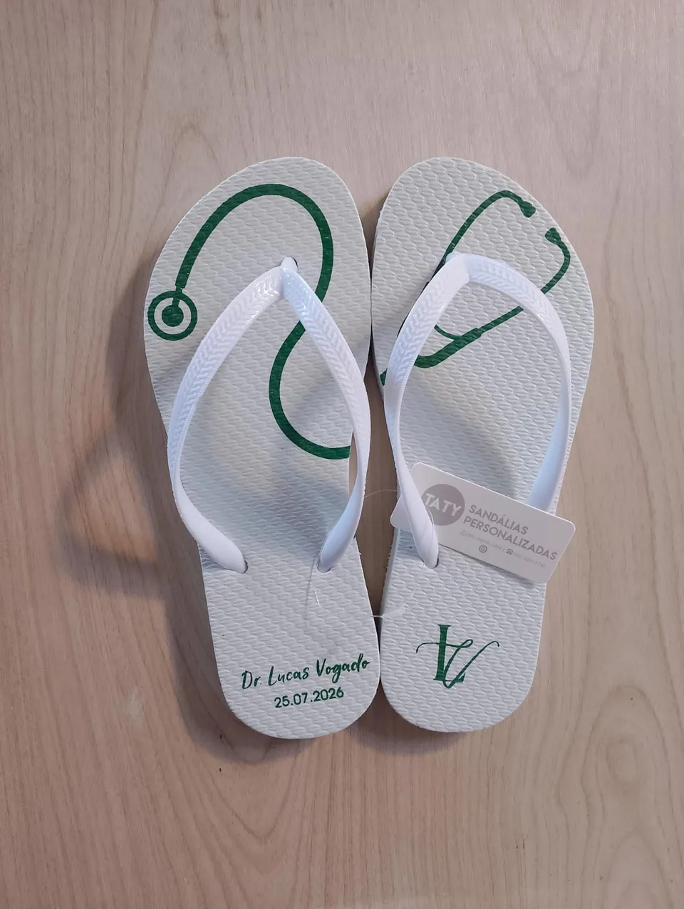 Chinelos personalizados para formatura produzidos pela Taty, referência real 16.